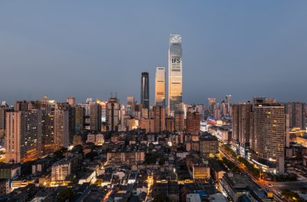 推动批发零售业高质量发展