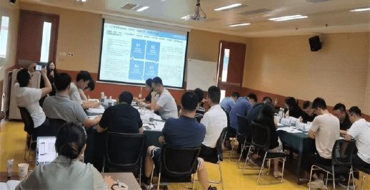 并进行深入的讨论和交流